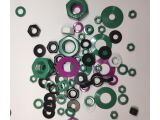 Pulverlackierung von Muttern und Scheiben